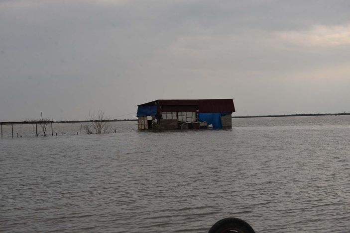 Hatay'da sağanağın ardından bazı tarla ve evler hala sular altında -6