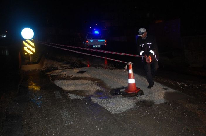 Tekirdağ’da şiddetli sağanak sonrası yol çöktü, sokaklar göle döndü -2