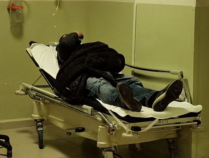 Kamyonetin açık kalan kapısının yayaya çarptığı an kamerada -9