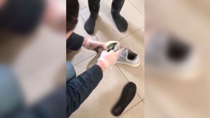Ayakkabısına gizlediği uyuşturucuyla yakalandı -2
