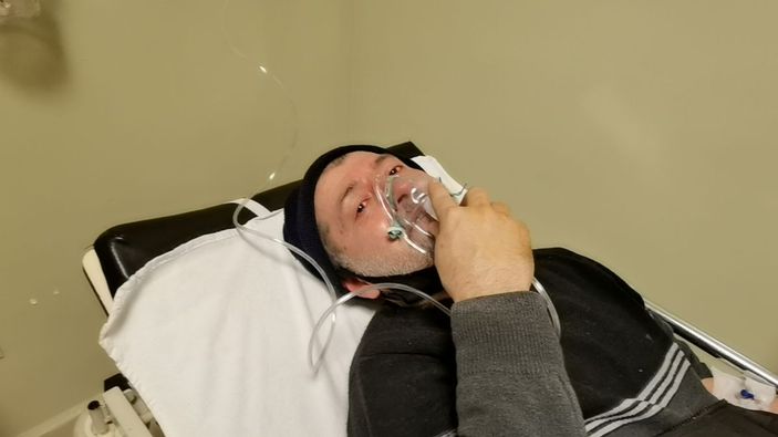 Kamyonetin açık kalan kapısının yayaya çarptığı an kamerada -8