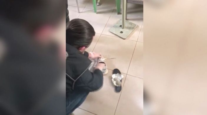 Ayakkabısına gizlediği uyuşturucuyla yakalandı -4