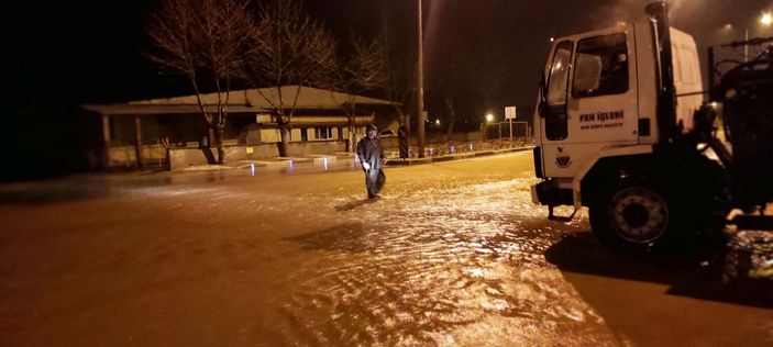 Bayramiç'te sağanak yağış nedeniyle dereler taştı -4