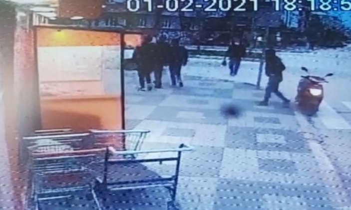 Market önüne bırakılan elektrikli bisikletin çalınma anı kamerada -4