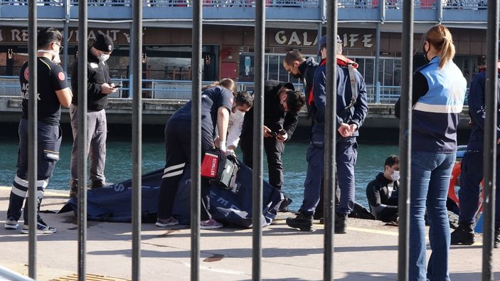 Karaköy'de denizden ceset çıkarıldı -1