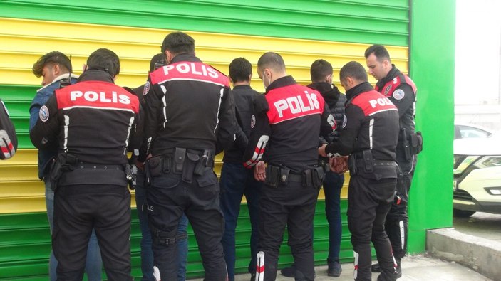 Kenti savaş alanına çeviren kavgada; 2 tüfek, 8 demir levye, 53 sopa ele geçti -3