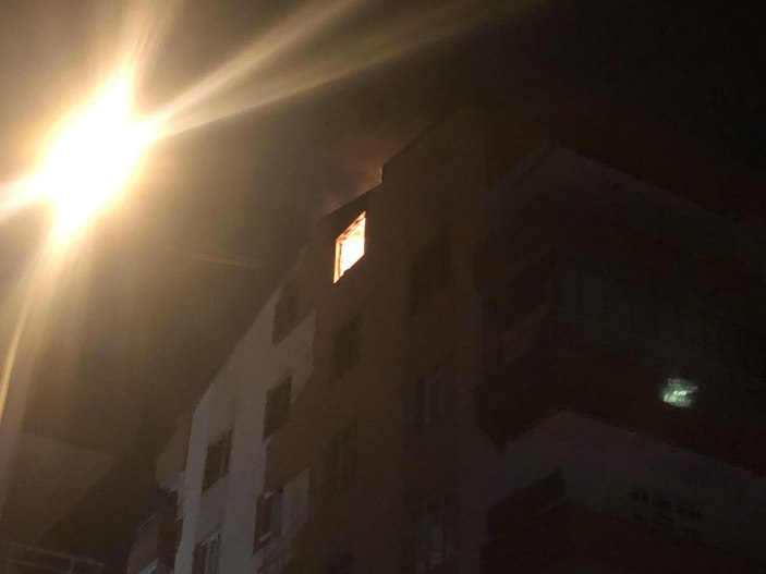 Evinde çıkan yangında dumandan etkilenip, hastanelik oldu -4