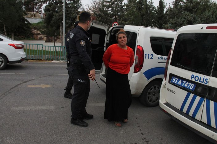 Kenti savaş alanına çeviren kavgada; 2 tüfek, 8 demir levye, 53 sopa ele geçti -1