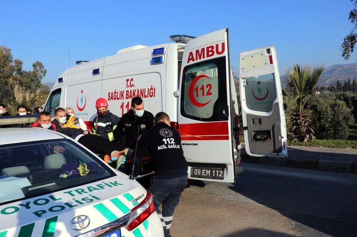 Aydın'da otomobil gişeye çarptı