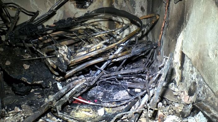 Esenler'de 7 katlı binada yangın paniği: Binadaki 30 kişiyi itfaiye tahliye etti -4