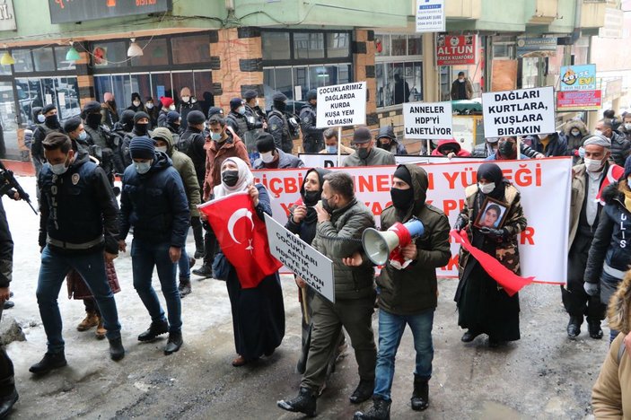 Hakkari'de HDP'liler yine 'evlat' eylemini engellemeye çalıştı -7