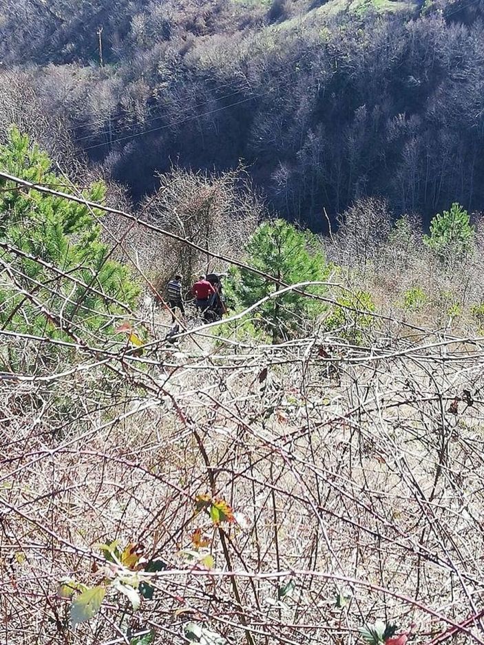 Direksiyon başında uyuyan sürücü, 25 metrelik uçuruma yuvarlandı -4