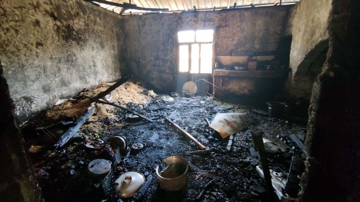 Şizofreni hastası oğulları tarafından evleri yakılan aile yardım istedi -2