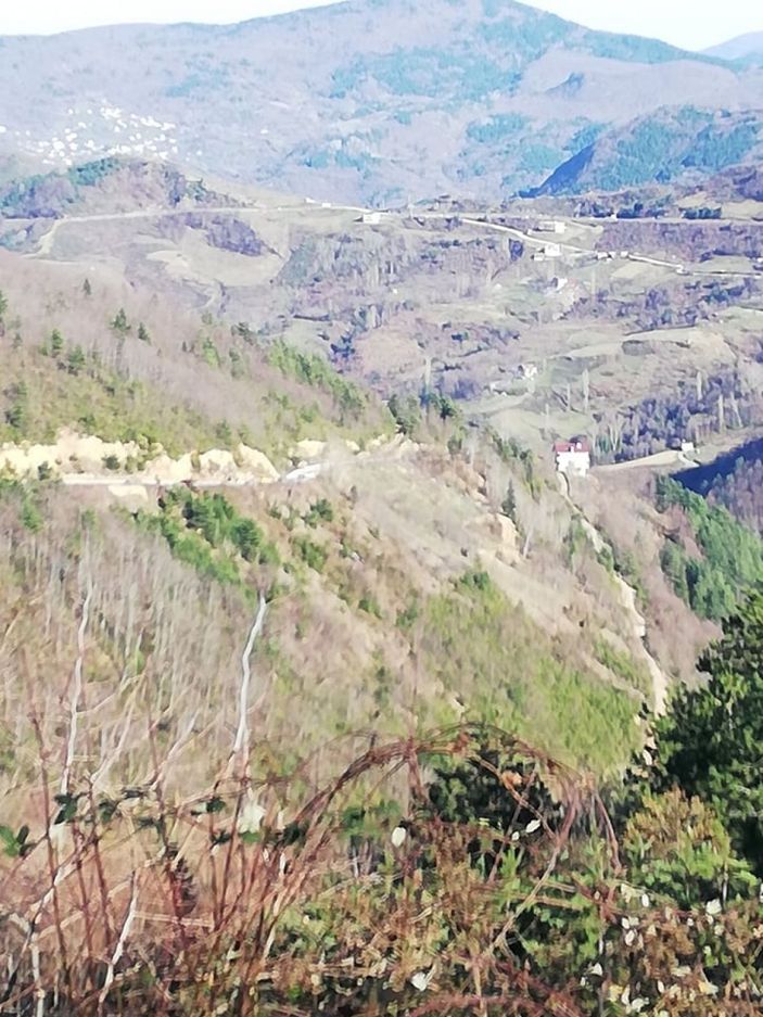 Direksiyon başında uyuyan sürücü, 25 metrelik uçuruma yuvarlandı -3