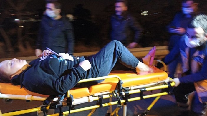 Genç kız karnındaki bıçak ile ambulansı bekledi -7