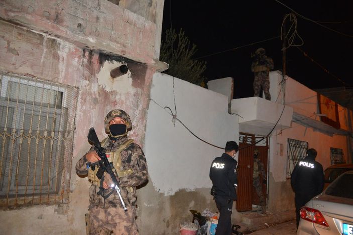 Suç örgütü lideri, polise yakalanmamak için silahlarını eşlerinin çantasında taşıyormuş -8