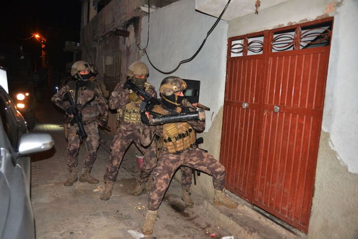 Suç örgütü lideri, polise yakalanmamak için silahlarını eşlerinin çantasında taşıyormuş -7