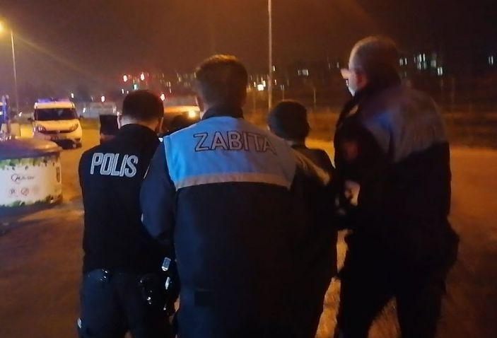 Silivri'de kaybolan otizmli kişi D-100 Karayolu'nda yürürken bulundu -3