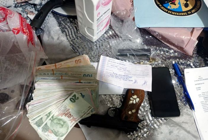 Suç örgütü lideri, polise yakalanmamak için silahlarını eşlerinin çantasında taşıyormuş -3