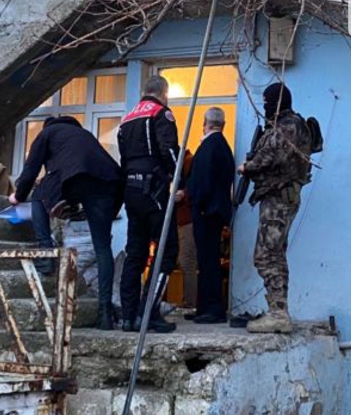 Çanakkale'de uyuşturucu tacirlerine şafak operasyonu: 15 gözaltı -8