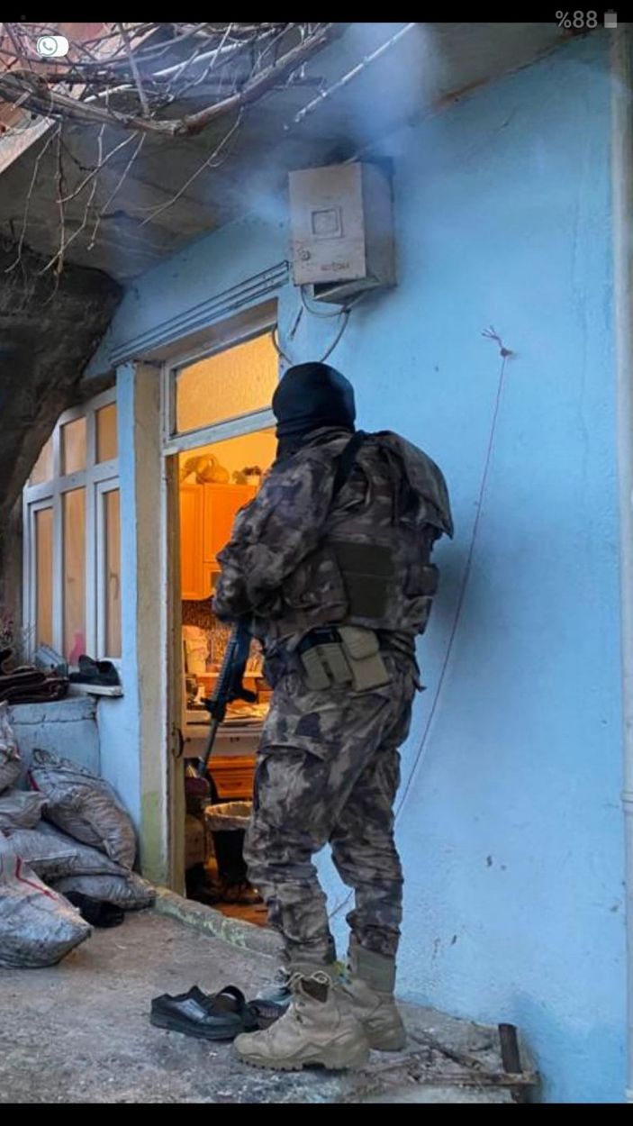 d Çanakkale'de uyuşturucu tacirlerine şafak operasyonu: 15 gözaltı -10