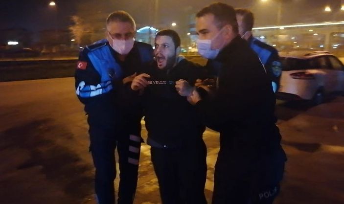 Silivri'de kaybolan otizmli kişi D-100 Karayolu'nda yürürken bulundu -2