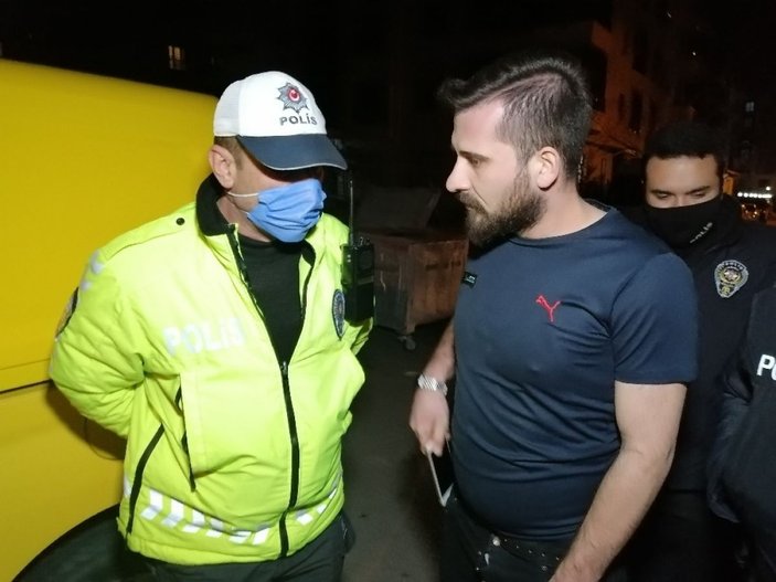 Aksaray'da maskesiz ve alkollü sürücü, aracında arama yapan polise kızdı