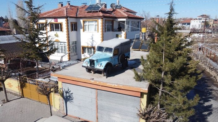 Kayserili Sami Dede, 50 yıllık aracını çatıya çıkardı