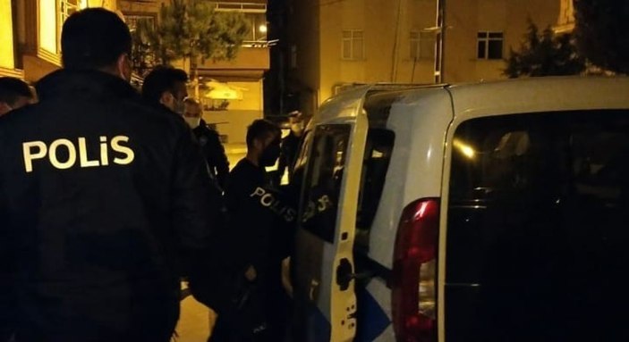 Pencereden polislere fırlattığı halı içerisinde uyuşturucu çıktı -1