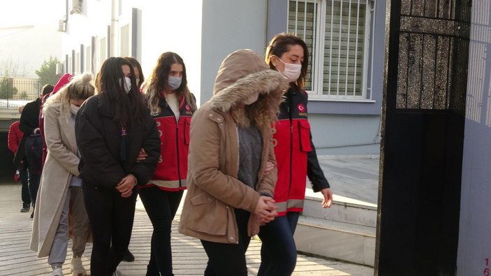 100 erkeği 'jigolo yapma' vaadiyle dolandıran şüphelilerden 28’i tutuklandı -4