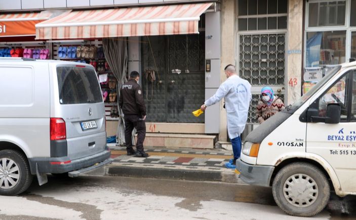 16 yaşındaki kızını sokakta boğazından bıçakladı -3