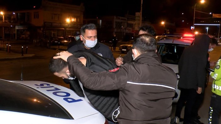 Ümraniye'de aracını polisin üzerine sürüp kaçan alkollü sürücü ehliyetsiz çıktı