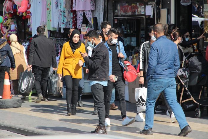 Diyarbakır'da, güneşli havada kısıtlama öncesi '14 Şubat' alışverişi -10