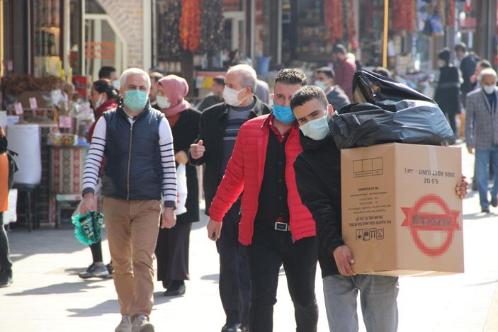 Diyarbakır'da, güneşli havada kısıtlama öncesi '14 Şubat' alışverişi -9