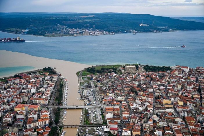 Çanakkale Boğazı'na çamur