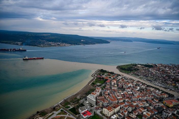 Çanakkale Boğazı'na çamur