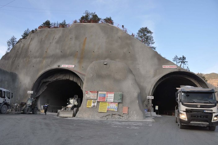 Avrupa'nın en uzunu olacak Zigana Tüneli'nin yüzde 81'i tamamlandı -1