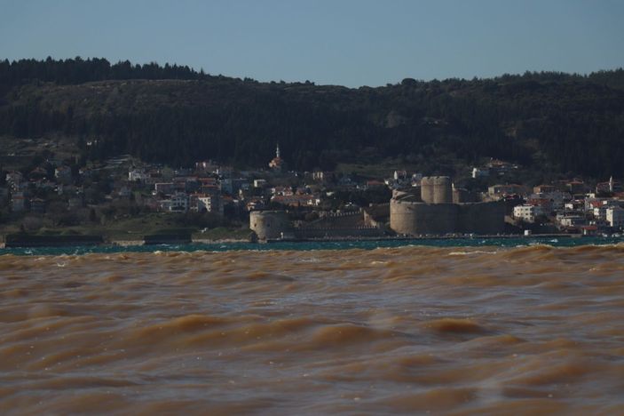 Çanakkale Boğazı'na çamur