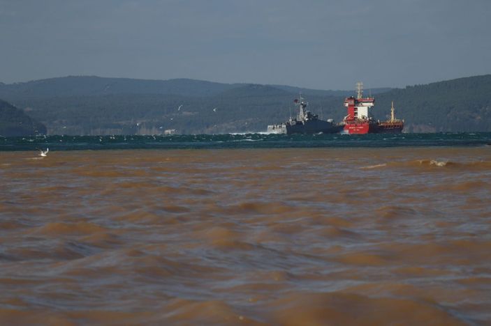 Çanakkale Boğazı'na çamur