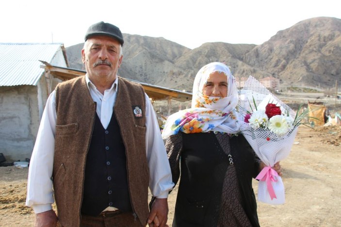 Eşine Sevgililer Günü hediyesini atla getirdi -7