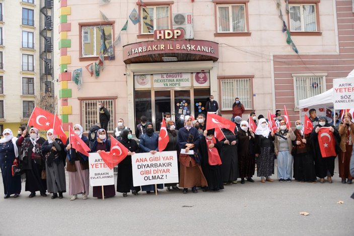 Diyarbakır'da evlat nöbetindeki aileler: Devletimizin her zaman arkasındayız -8