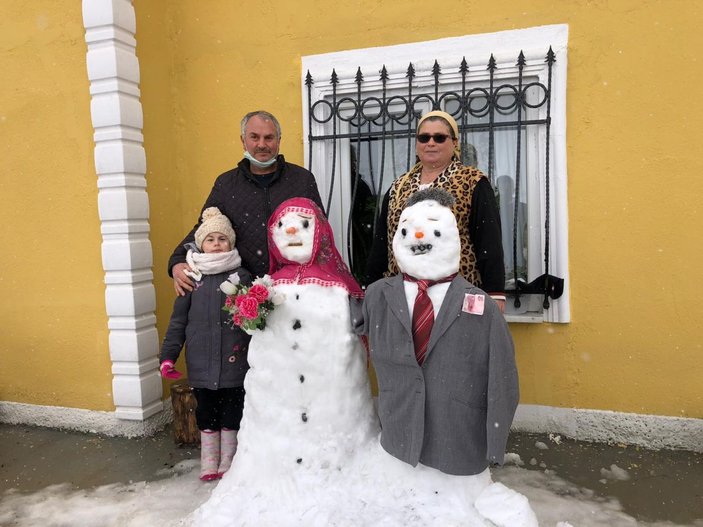 Çatalca'da mahallelinin kardan gelin - damat eğlencesi -3
