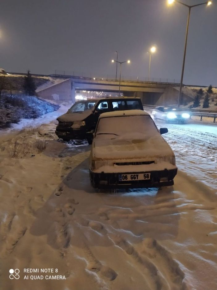 Ankara’da kar yağışı kazaları da beraberinde getirdi: 2 yaralı -6
