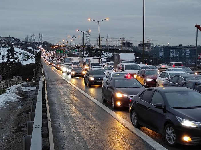 TEM'de trafiği kilitleyen kaza -5