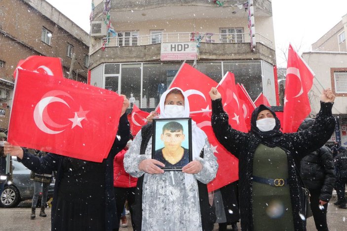 Şırnaklı kadınlar, HDP önündeki eylemine 24'üncü haftada yoğun karda devam etti -1