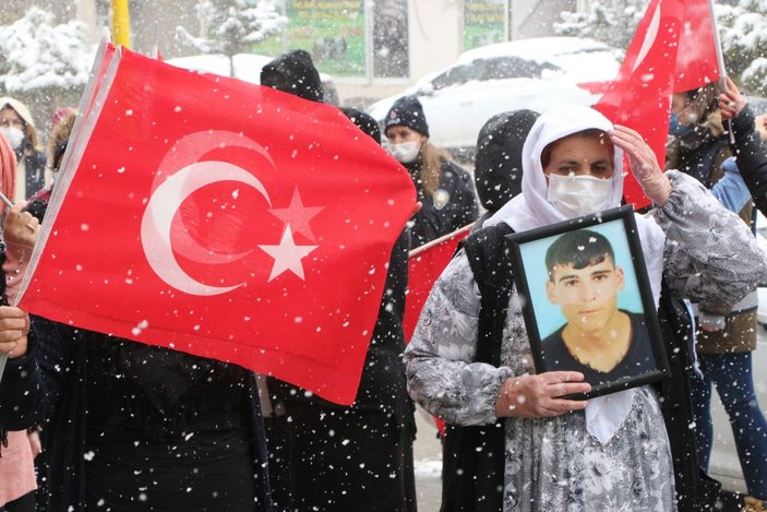 Şırnaklı kadınlar, HDP önündeki eylemine 24'üncü haftada yoğun karda devam etti -4