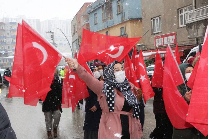 Şırnaklı kadınlar, HDP önündeki eylemine 24'üncü haftada yoğun karda devam etti -7