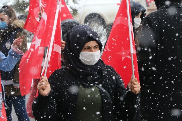 Şırnaklı kadınlar, HDP önündeki eylemine 24'üncü haftada yoğun karda devam etti -3