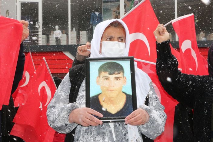 Şırnaklı kadınlar, HDP önündeki eylemine 24'üncü haftada yoğun karda devam etti -8