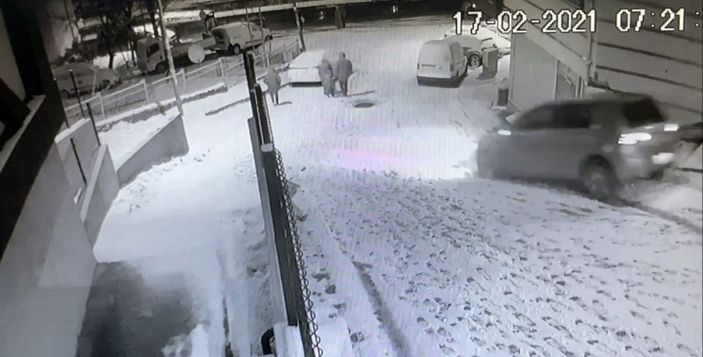 Kağıthane'da faciadan dönülen kaza kamerada